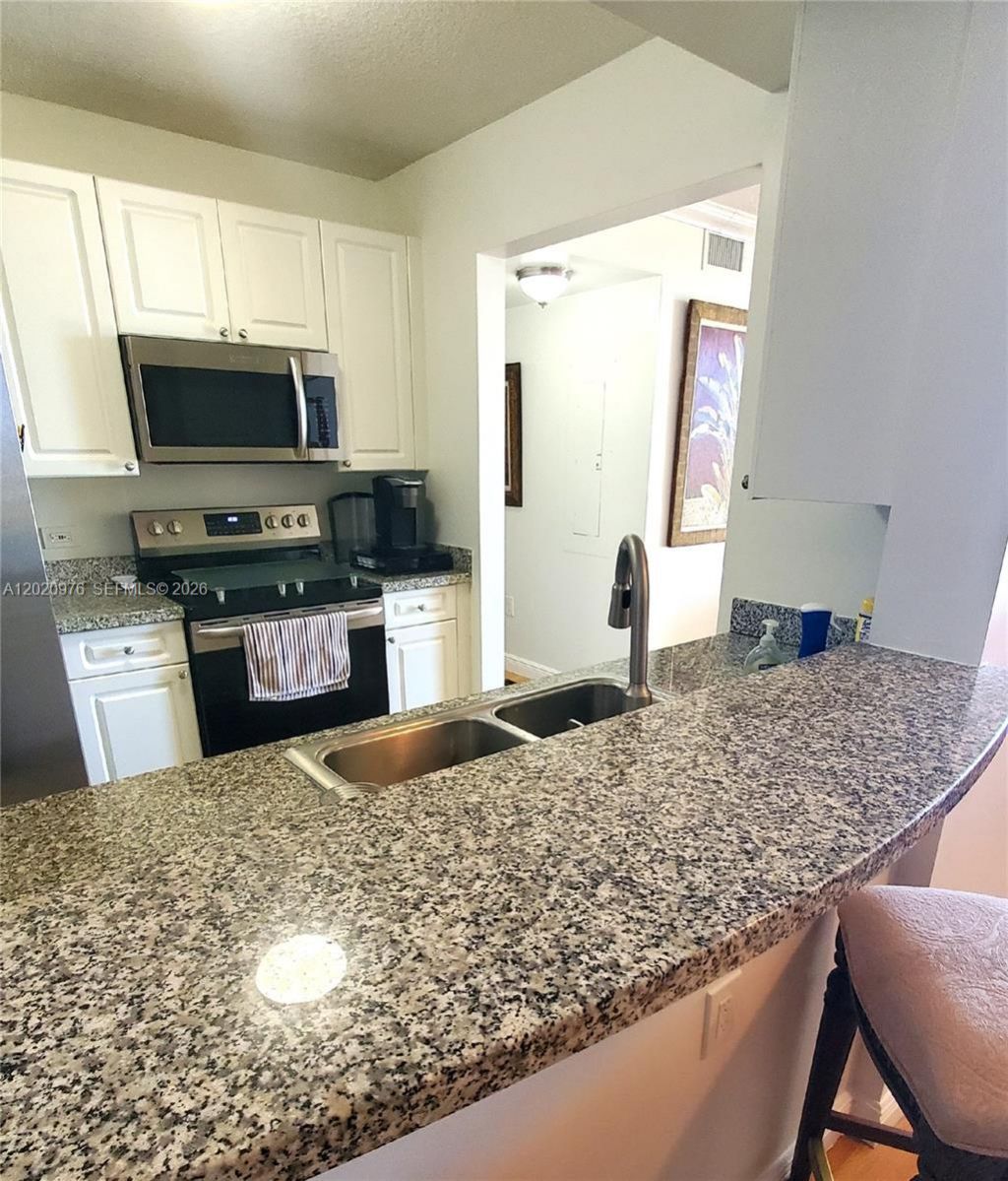 900 SW 8th St , Unit 1501, Miami, FL 33130 Photo