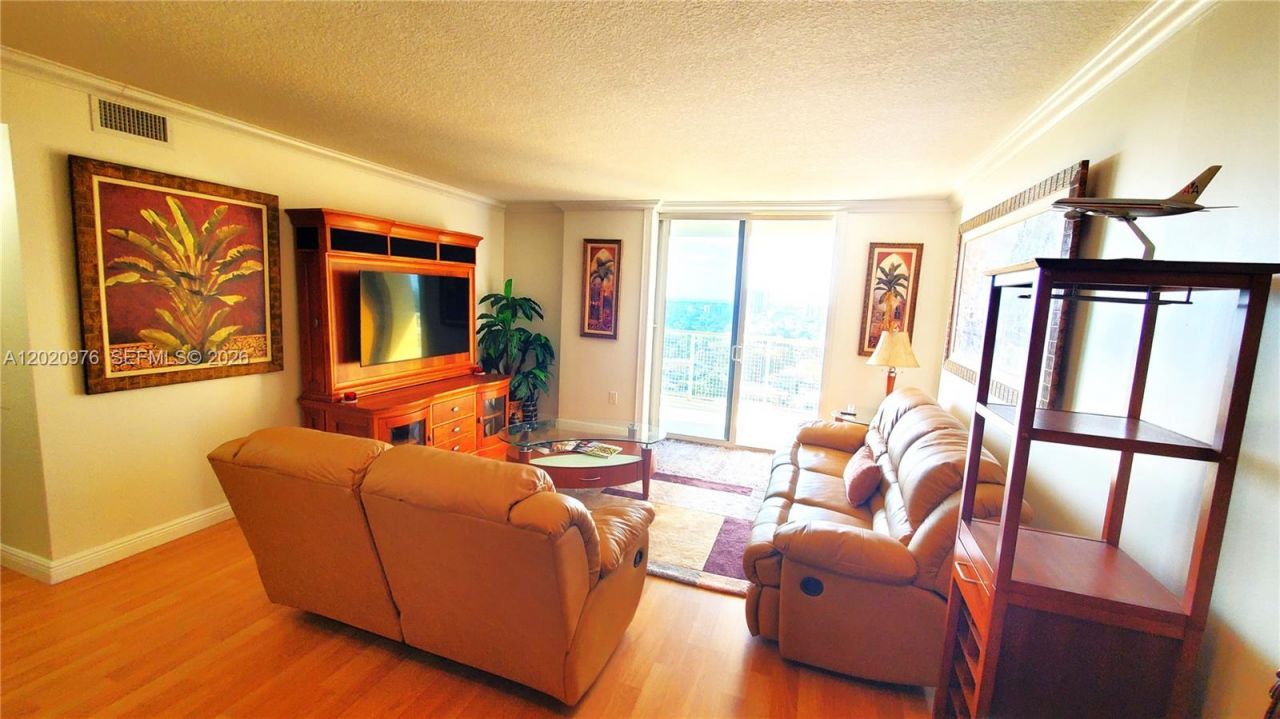 900 SW 8th St , Unit 1501, Miami, FL 33130 Photo