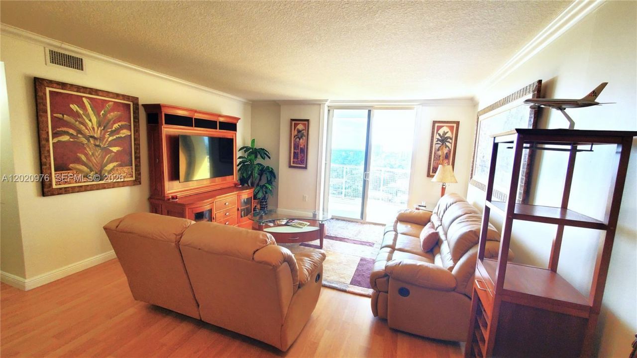 900 SW 8th St, Unit 1501, Miami, FL 33130 Photo
