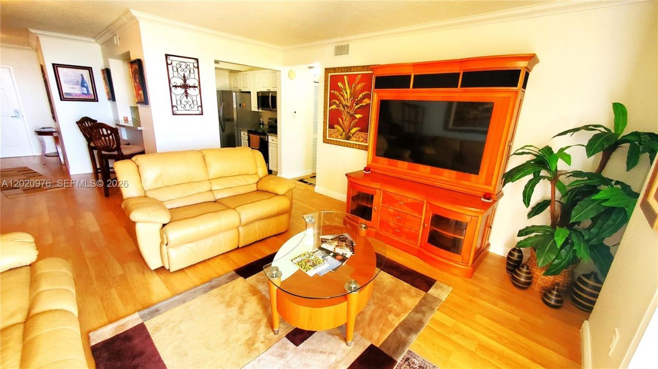 900 SW 8th St , Unit 1501, Miami, FL 33130 Photo
