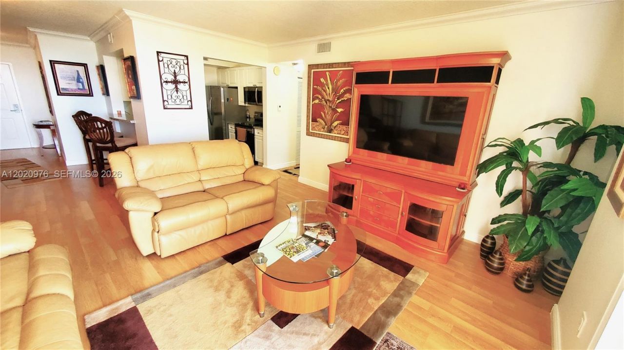 900 SW 8th St, Unit 1501, Miami, FL 33130 Photo