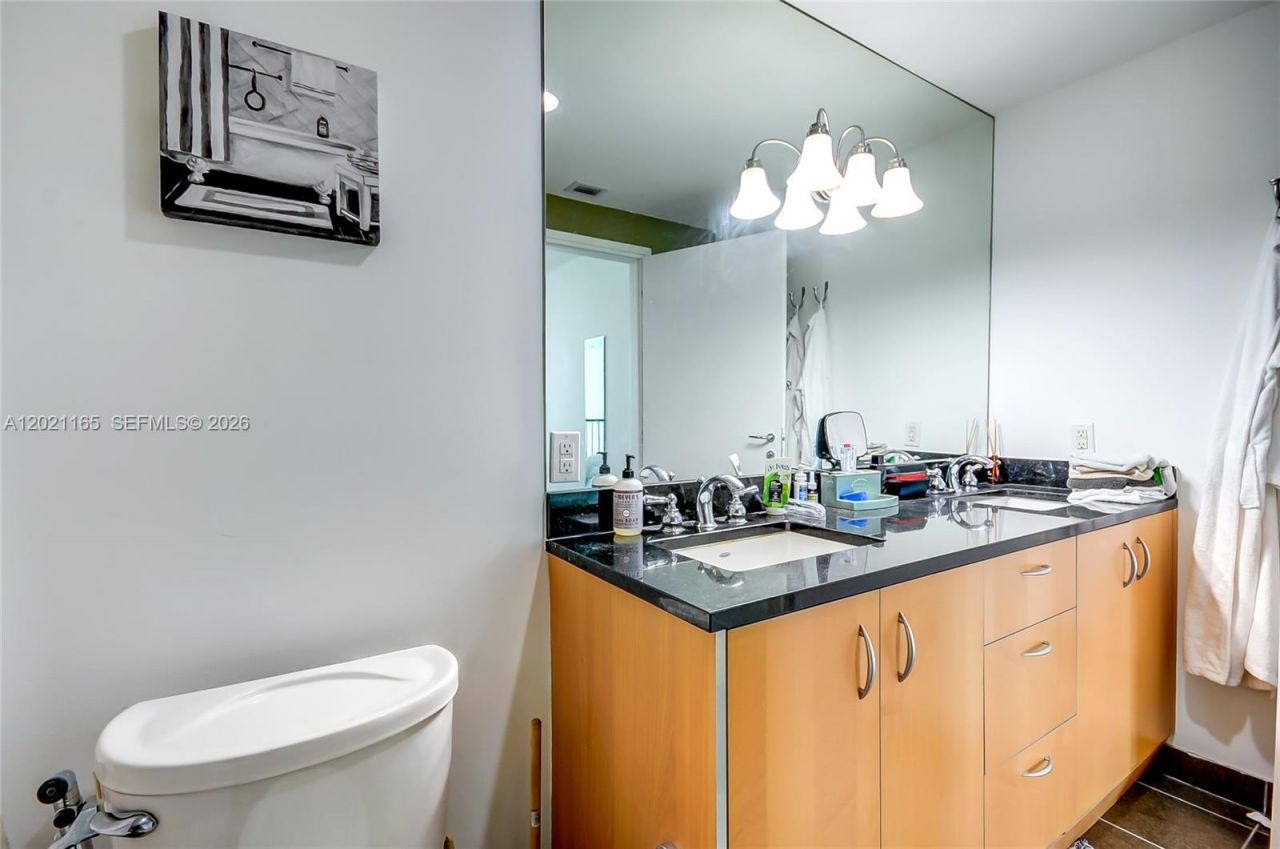 300 S Biscayne Bluv , Unit L-1022, Miami, FL 33131 Photo