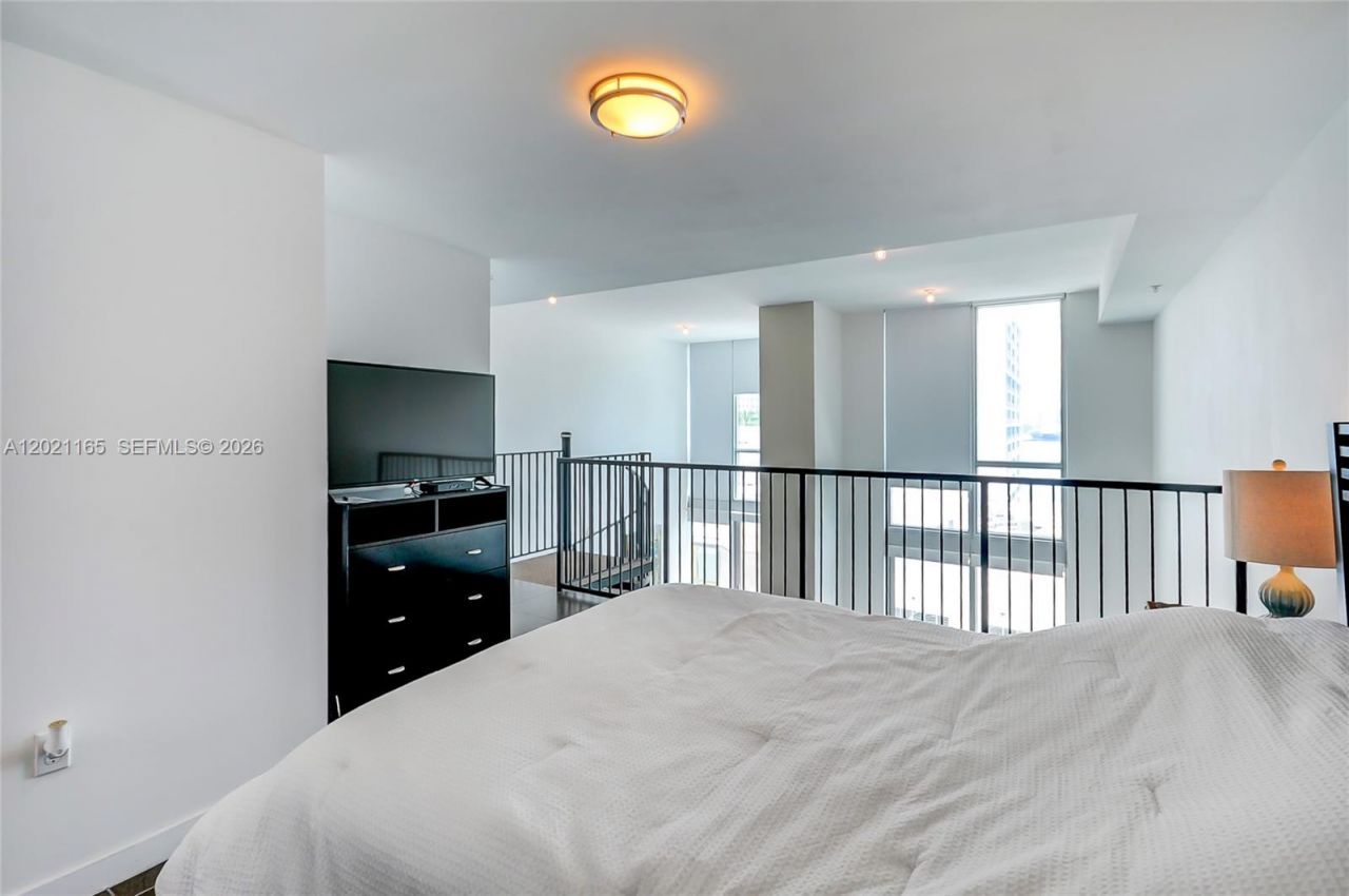300 S Biscayne Bluv , Unit L-1022, Miami, FL 33131 Photo