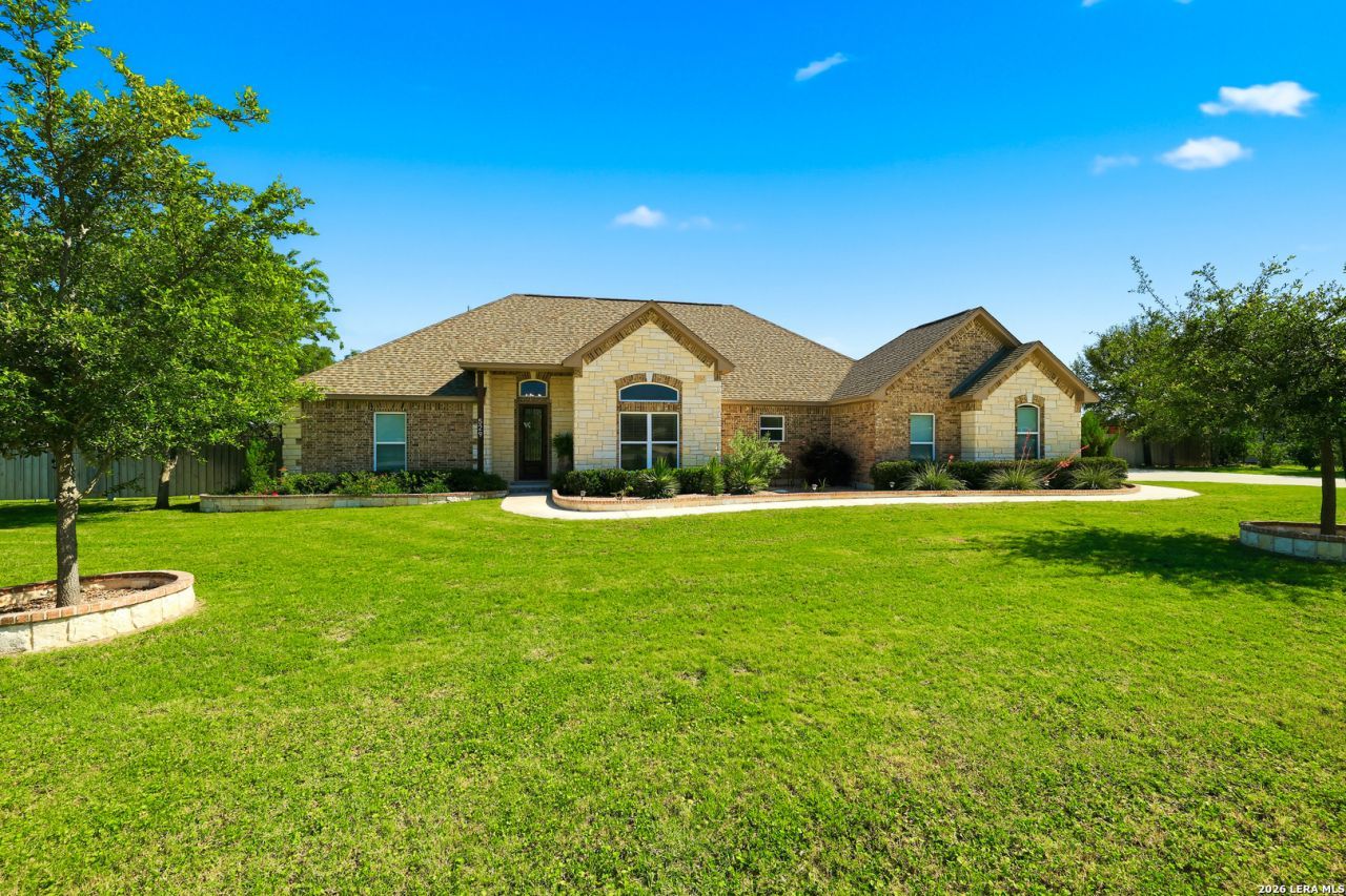 529 Double Gate, Castroville, TX 78009 Main Photo