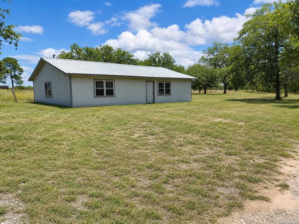 82 LANCE LN, Poteet, TX 78065