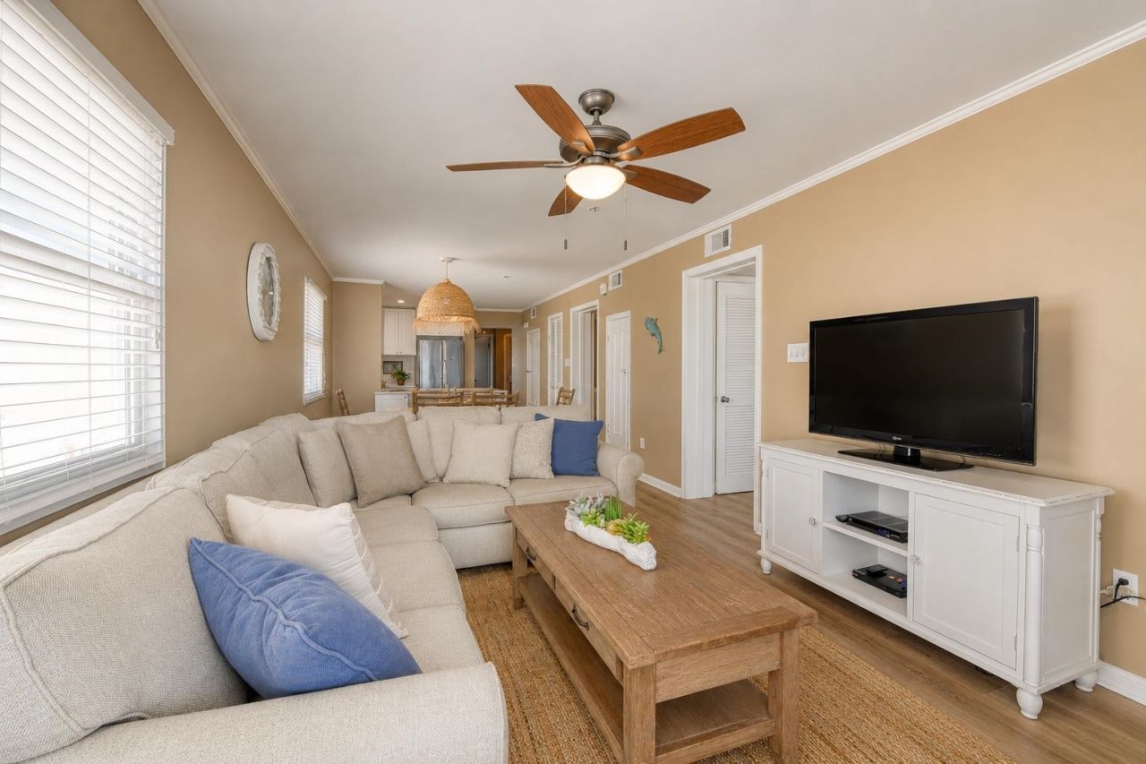 1310 N Waccamaw Dr. Photo 8