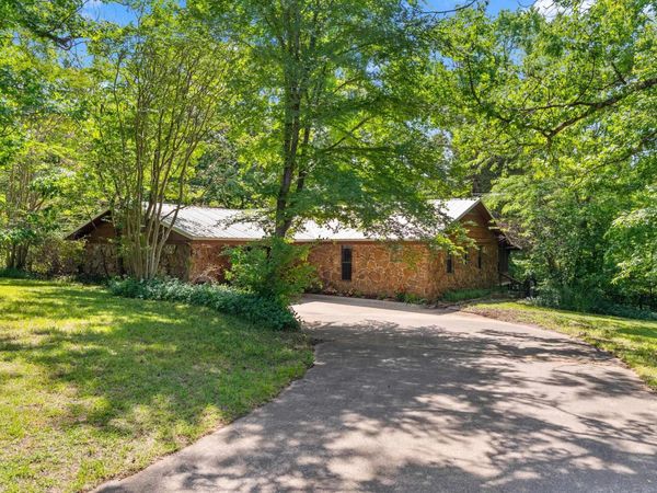269 W Pleasant Valley Rd., Greenbrier, AR 72058