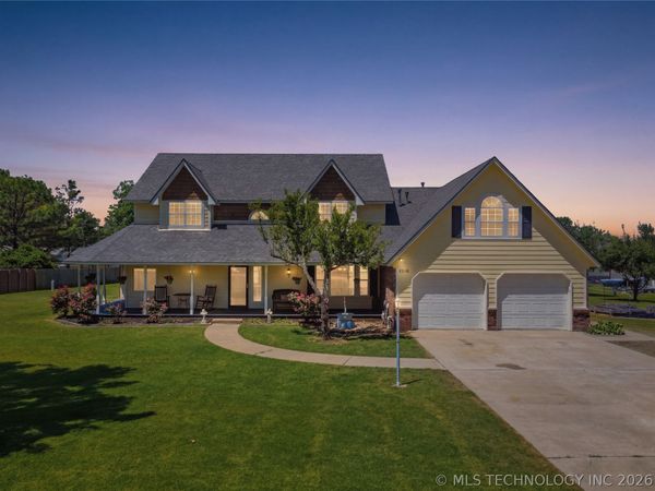 7918 N 156th East Avenue , Owasso, OK 74055