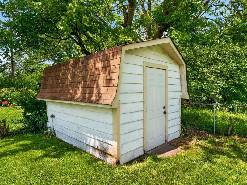 3114 Wessex Court , Columbus, OH 43232 Photo 24