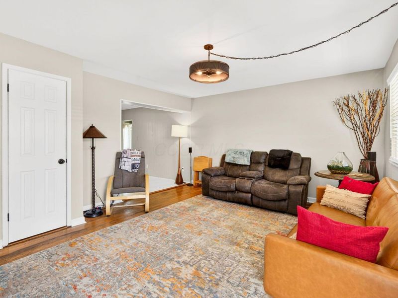 3114 Wessex Court , Columbus, OH 43232 Photo 5