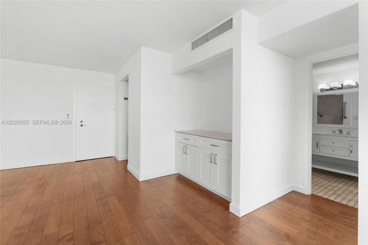 800 West Ave , Unit 527, Miami Beach, FL 33139 Photo