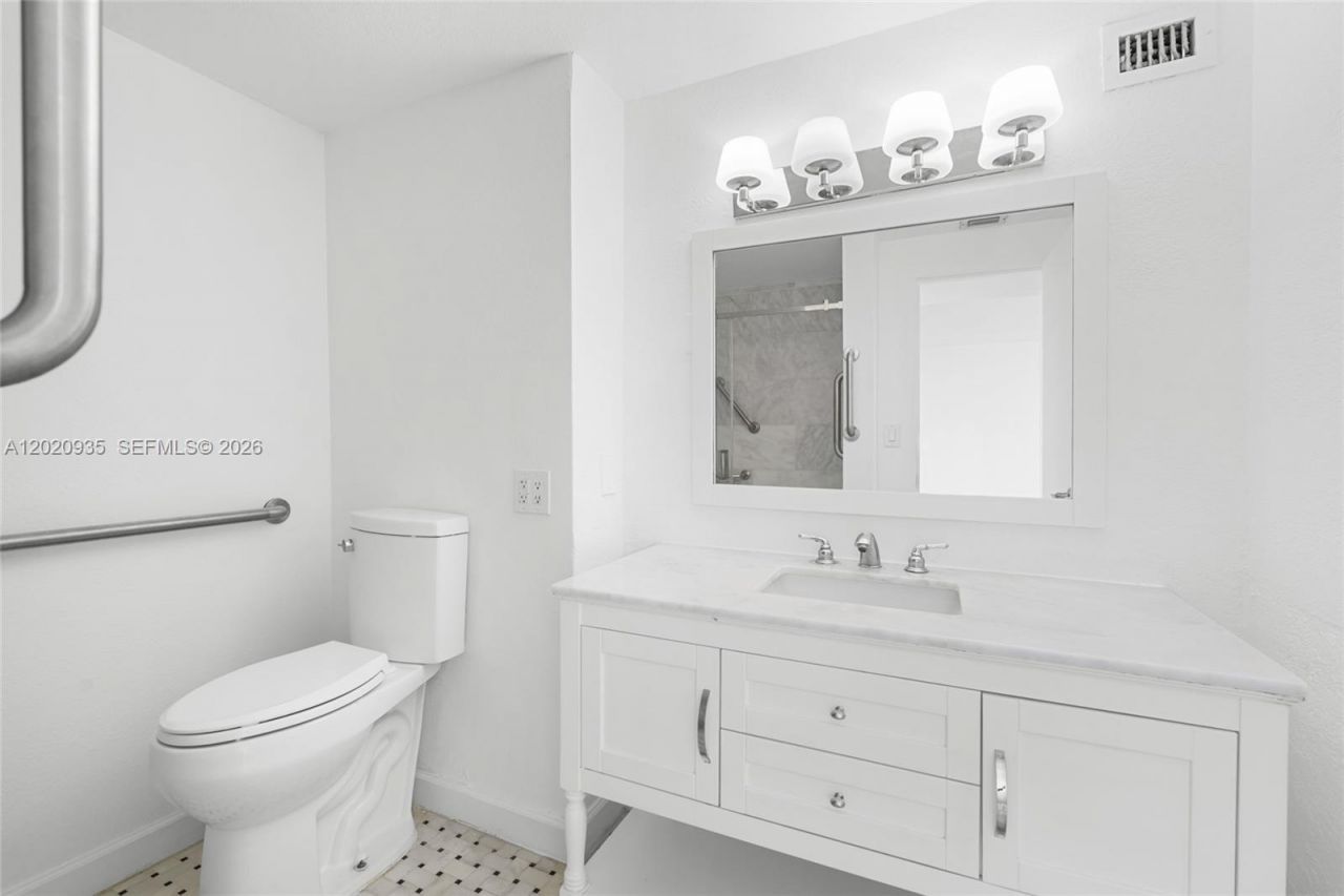 800 West Ave , Unit 527, Miami Beach, FL 33139 Photo