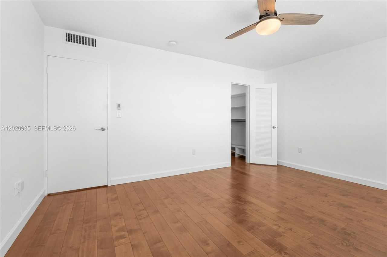 800 West Ave, Unit 527, Miami Beach, FL 33139 Photo