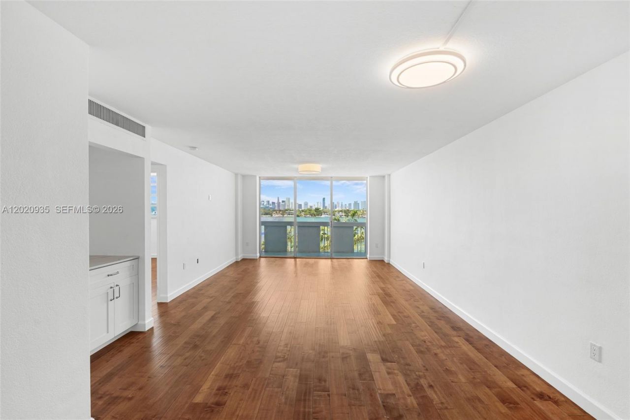 800 West Ave, Unit 527, Miami Beach, FL 33139 Photo