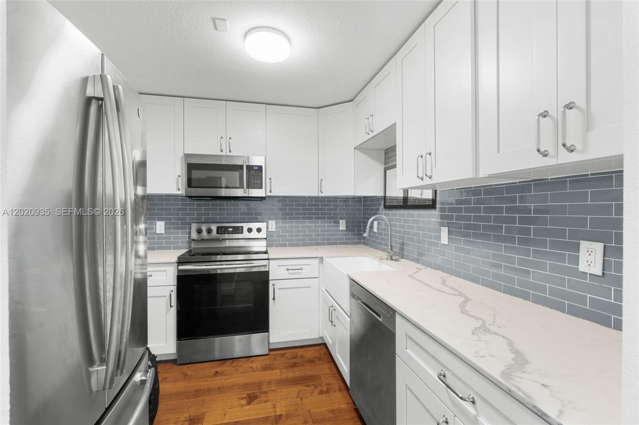 800 West Ave , Unit 527, Miami Beach, FL 33139 Photo