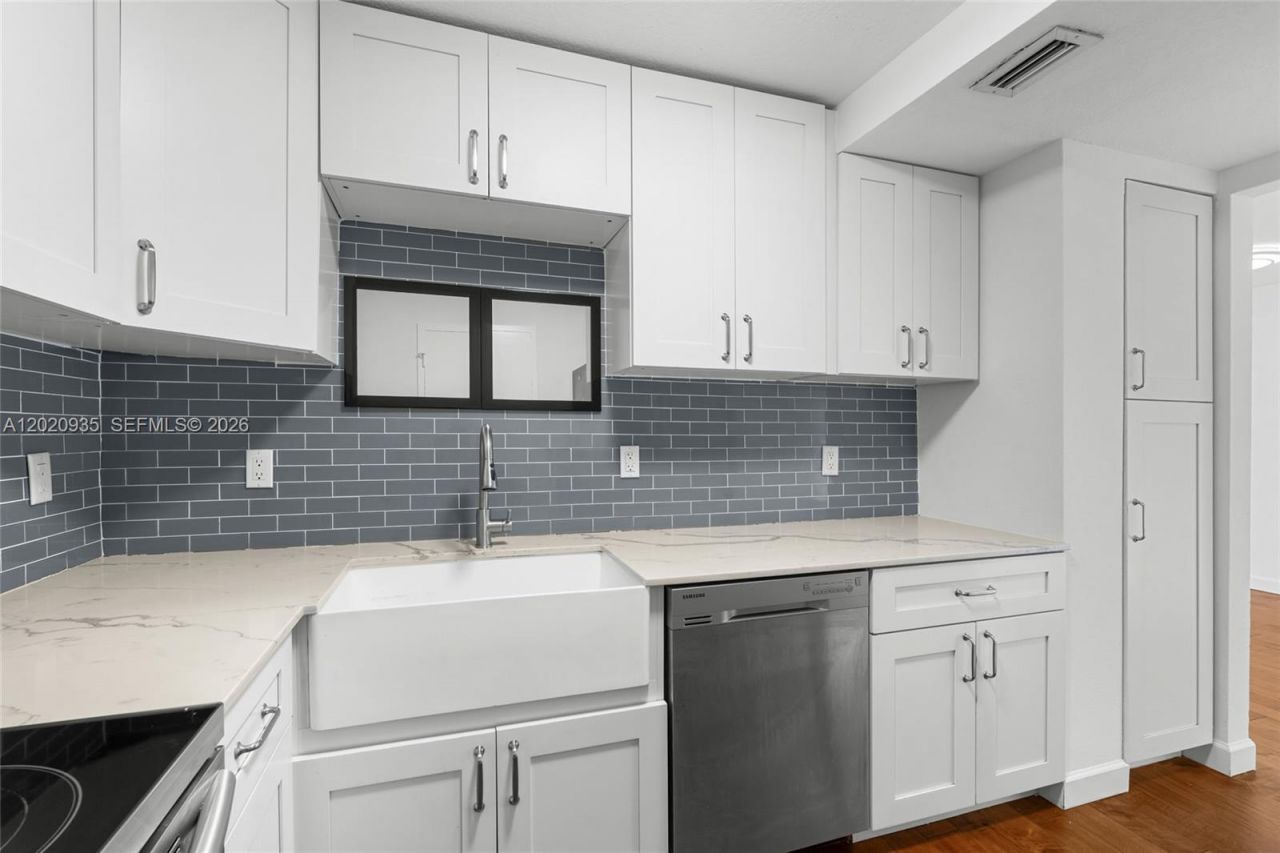800 West Ave , Unit 527, Miami Beach, FL 33139 Photo