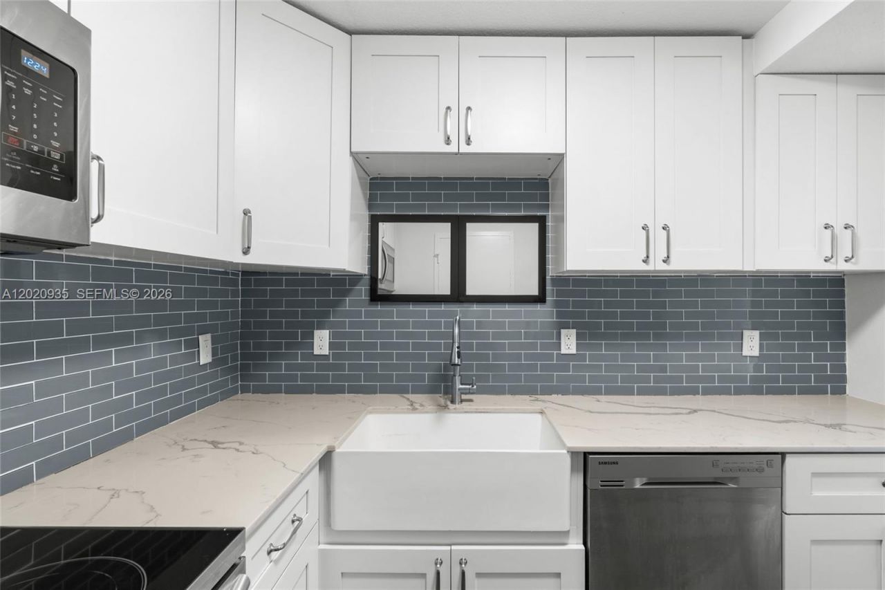 800 West Ave , Unit 527, Miami Beach, FL 33139 Photo