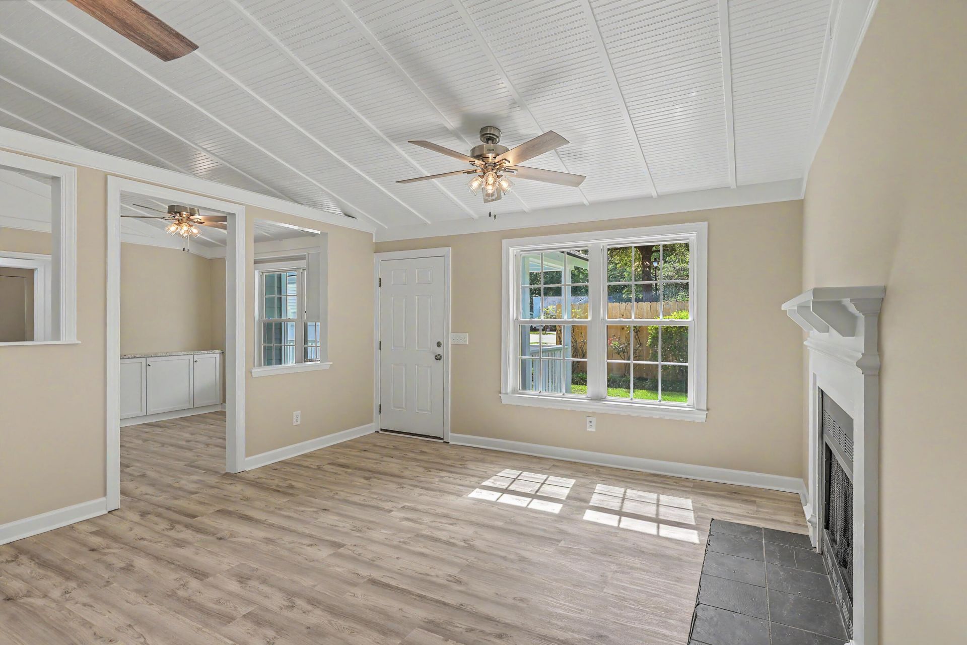 103 Tweed Court Photo 8
