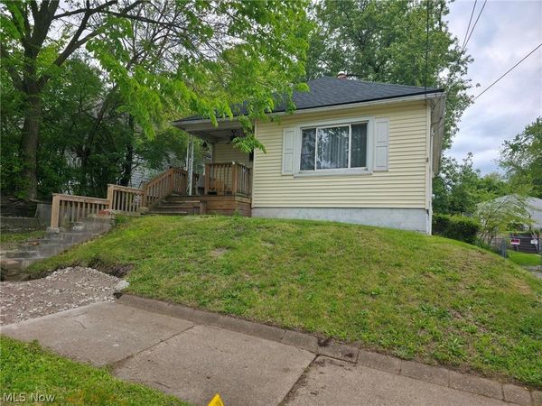 715 Gardendale Avenue , Akron, OH 44310