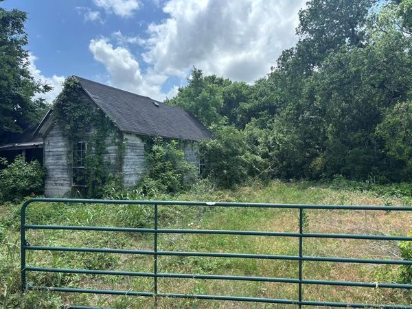 12999 Gholson Road , Gholson, TX 76705