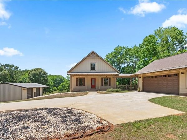 4140 Highway 332 , Hoschton, GA 30548