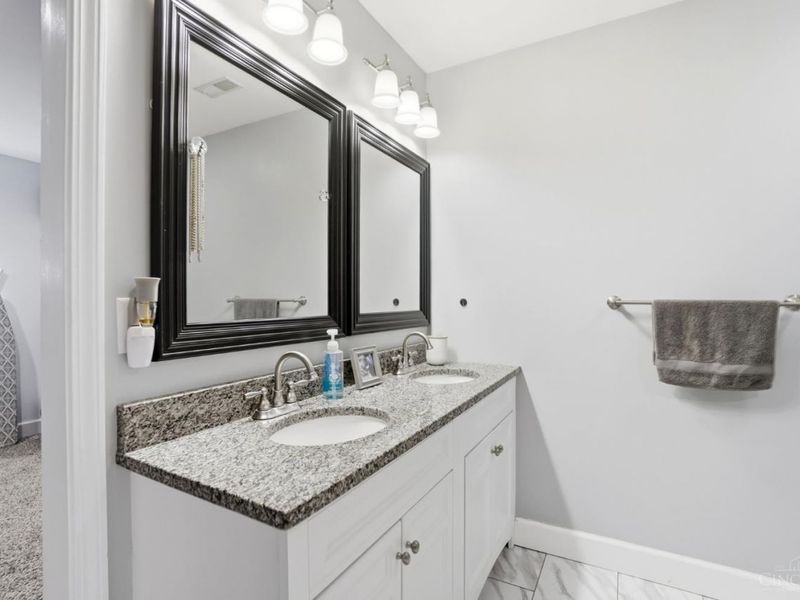 6130 Wilmer Road, Cincinnati, OH 45247 Photo 29