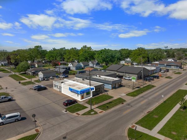 2101 Falls Avenue, Waterloo, IA 50701