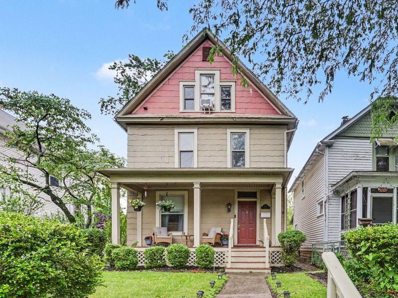 207 E Blake Avenue, Columbus, OH 43202 Photo 2
