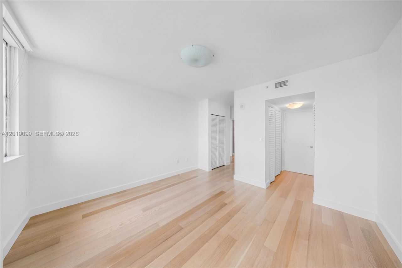 1625 Kennedy Cswy , Unit 1004D, North Bay Village, FL 33141 Photo