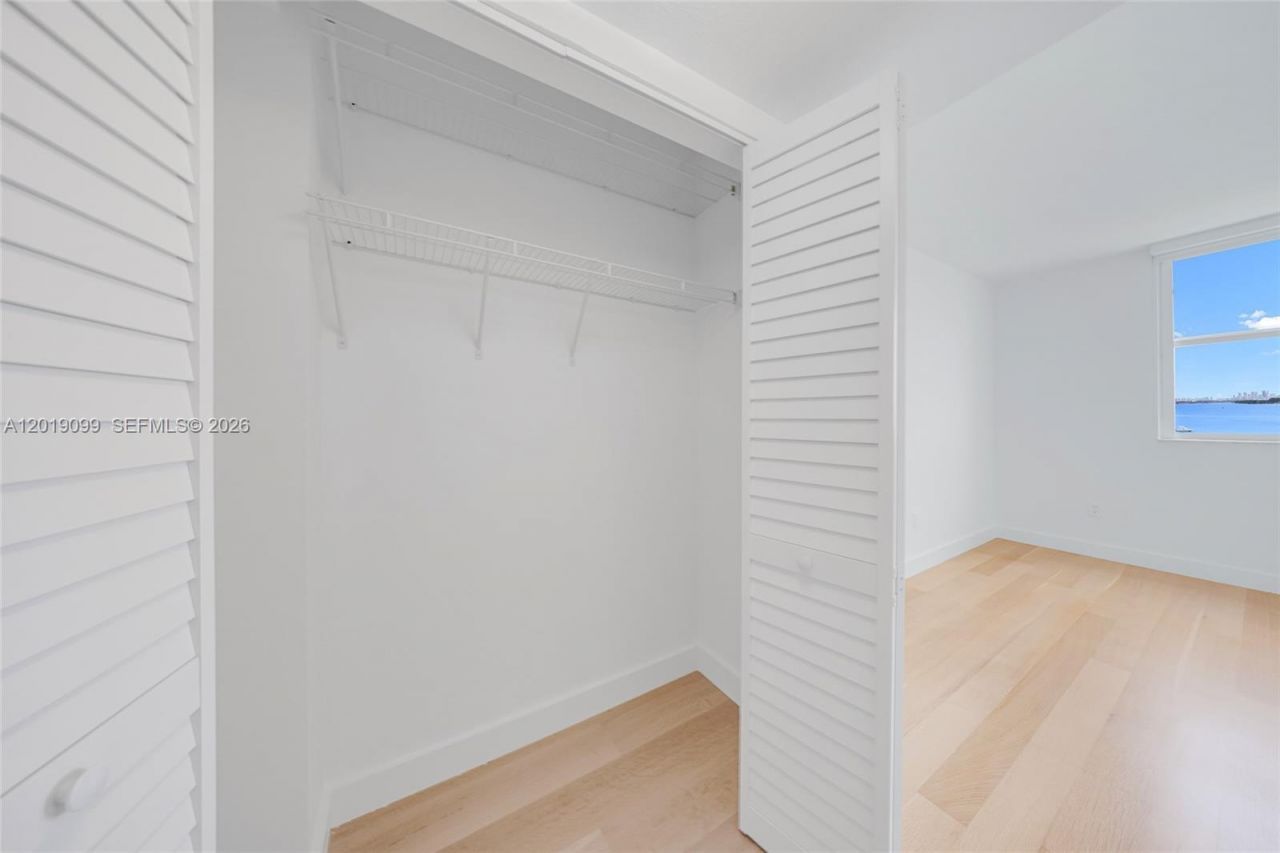 1625 Kennedy Cswy , Unit 1004D, North Bay Village, FL 33141 Photo