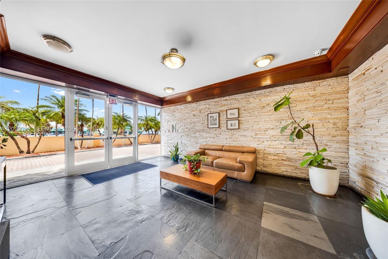 1625 Kennedy Cswy , Unit 1004D, North Bay Village, FL 33141 Photo