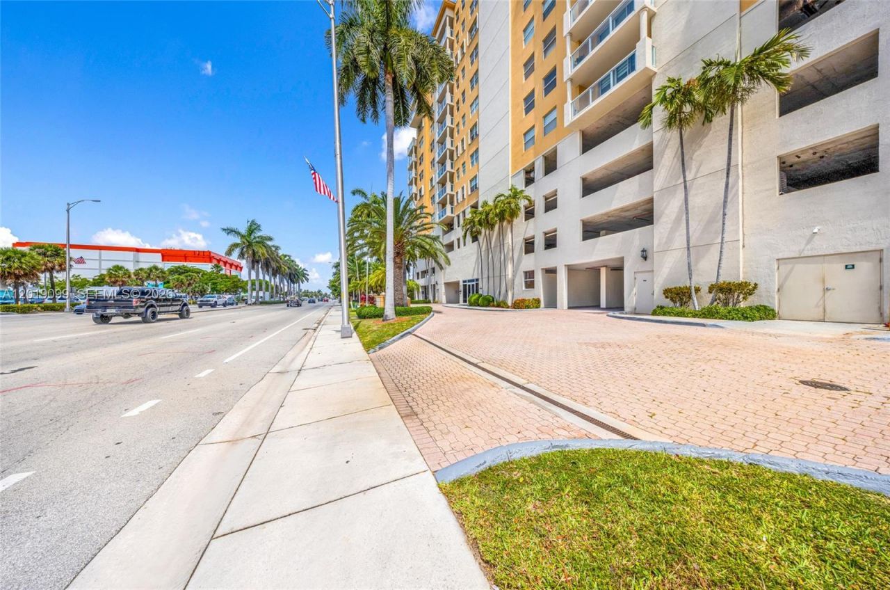 1625 Kennedy Cswy , Unit 1004D, North Bay Village, FL 33141 Photo