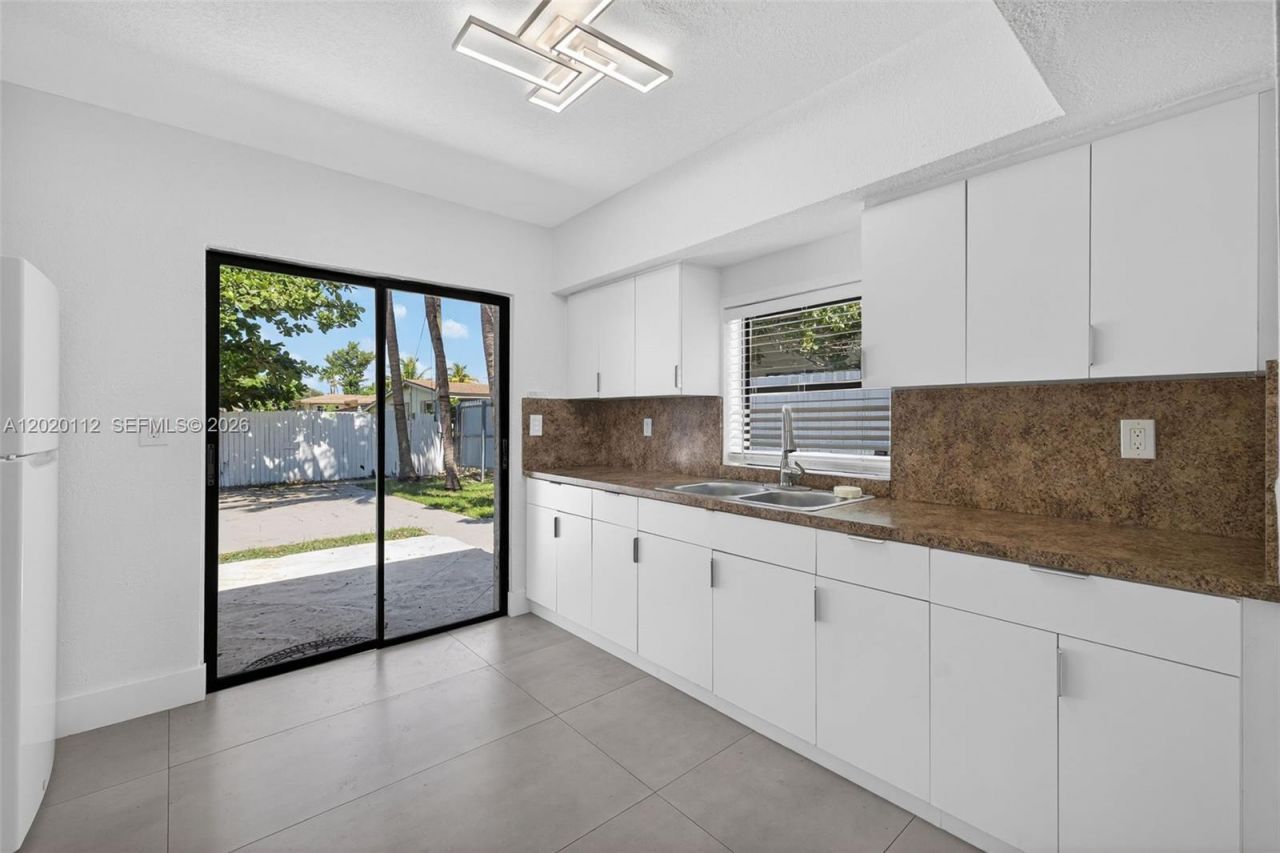 17150 NE 18th Ave , Unit 17150, North Miami Beach, FL 33162 Photo
