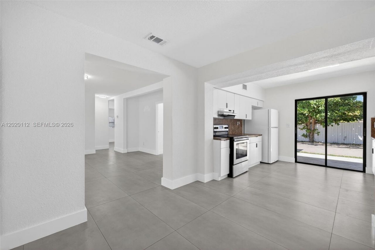 17150 NE 18th Ave , Unit 17150, North Miami Beach, FL 33162 Photo