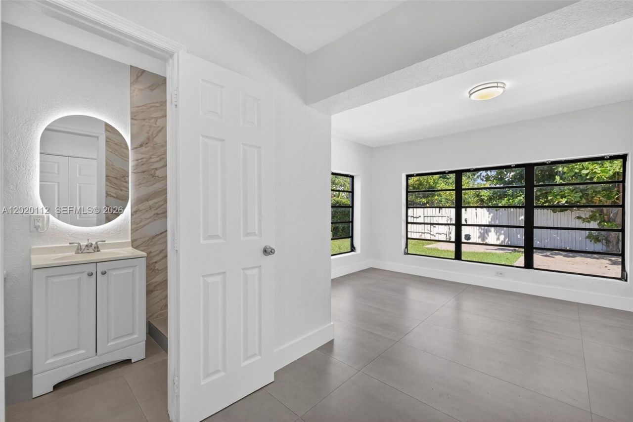 17150 NE 18th Ave , Unit 17150, North Miami Beach, FL 33162 Photo