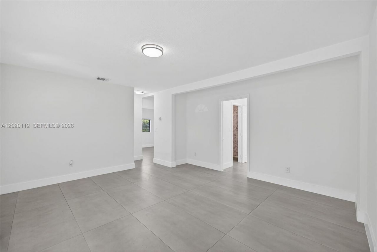 17150 NE 18th Ave , Unit 17150, North Miami Beach, FL 33162 Photo
