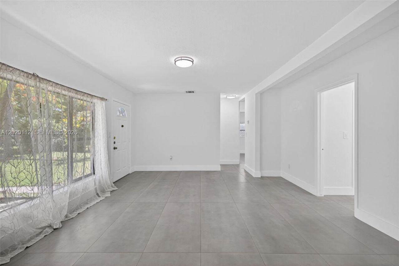 17150 NE 18th Ave , Unit 17150, North Miami Beach, FL 33162 Photo