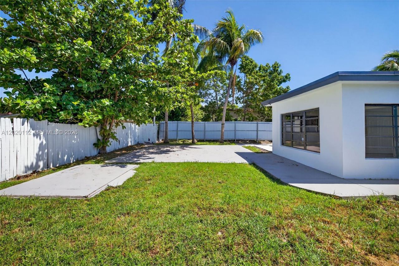 17150 NE 18th Ave , Unit 17150, North Miami Beach, FL 33162 Photo