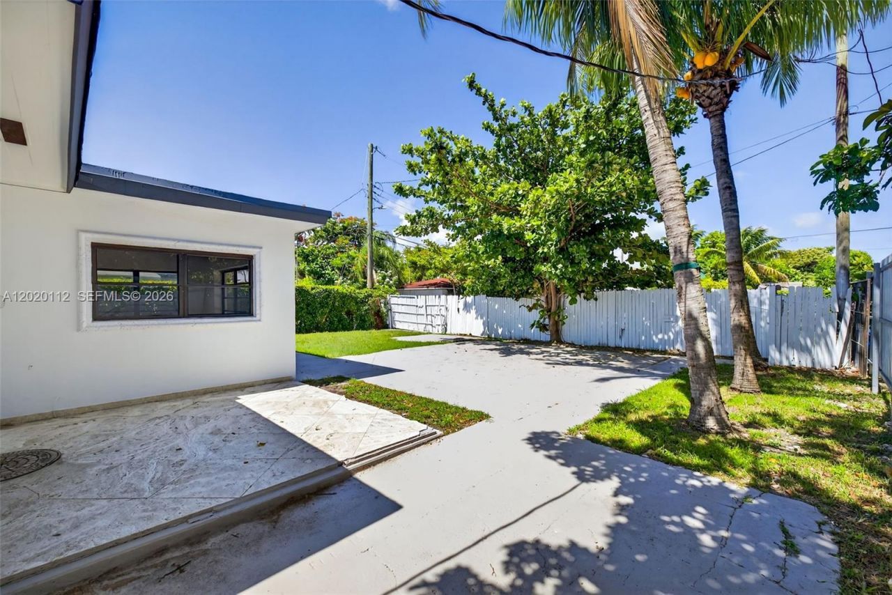 17150 NE 18th Ave , Unit 17150, North Miami Beach, FL 33162 Photo