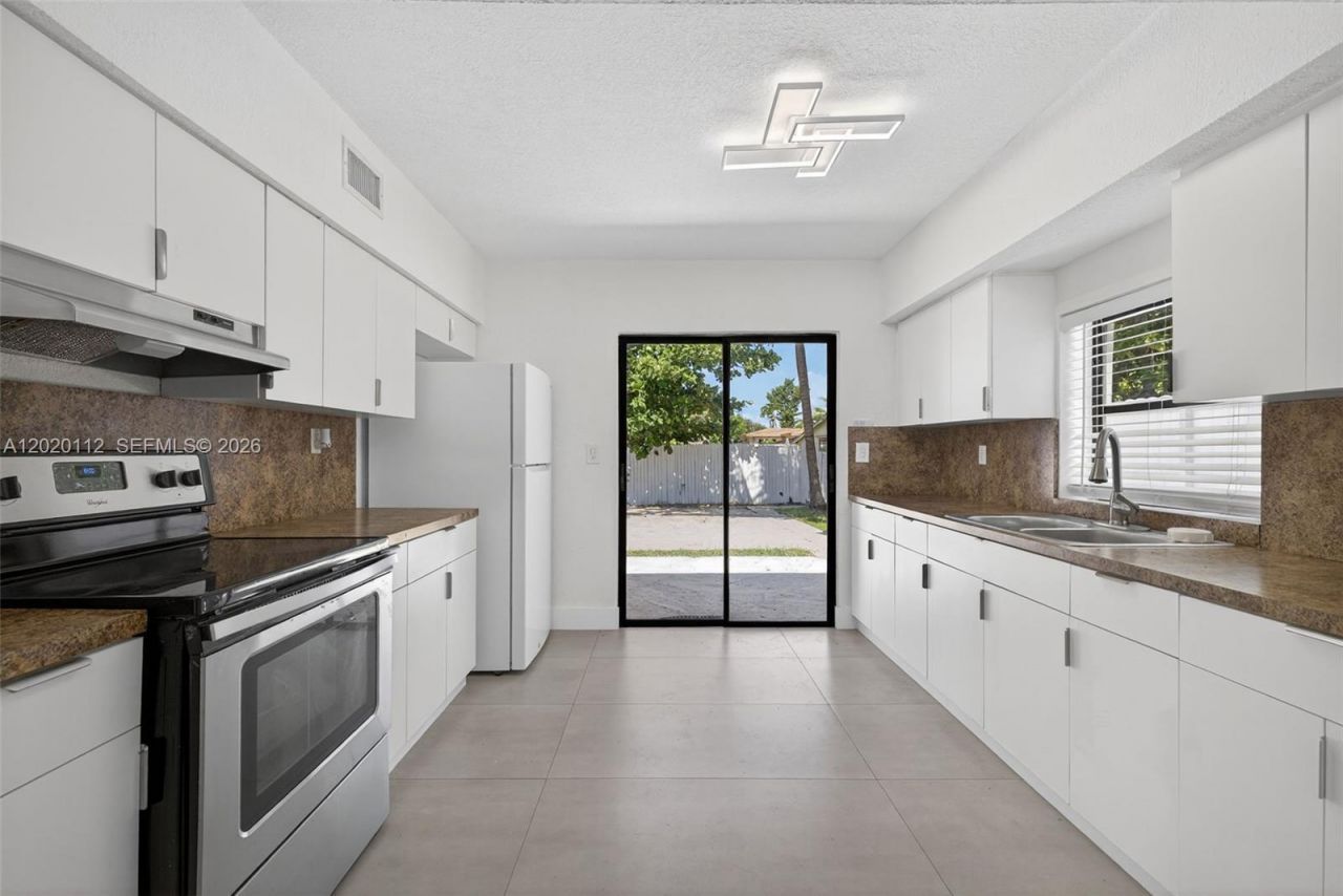 17150 NE 18th Ave , Unit 17150, North Miami Beach, FL 33162 Photo