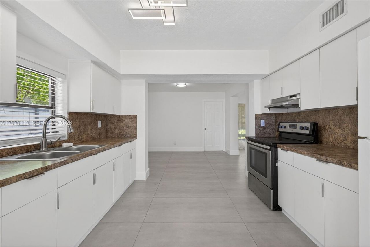 17150 NE 18th Ave , Unit 17150, North Miami Beach, FL 33162 Photo