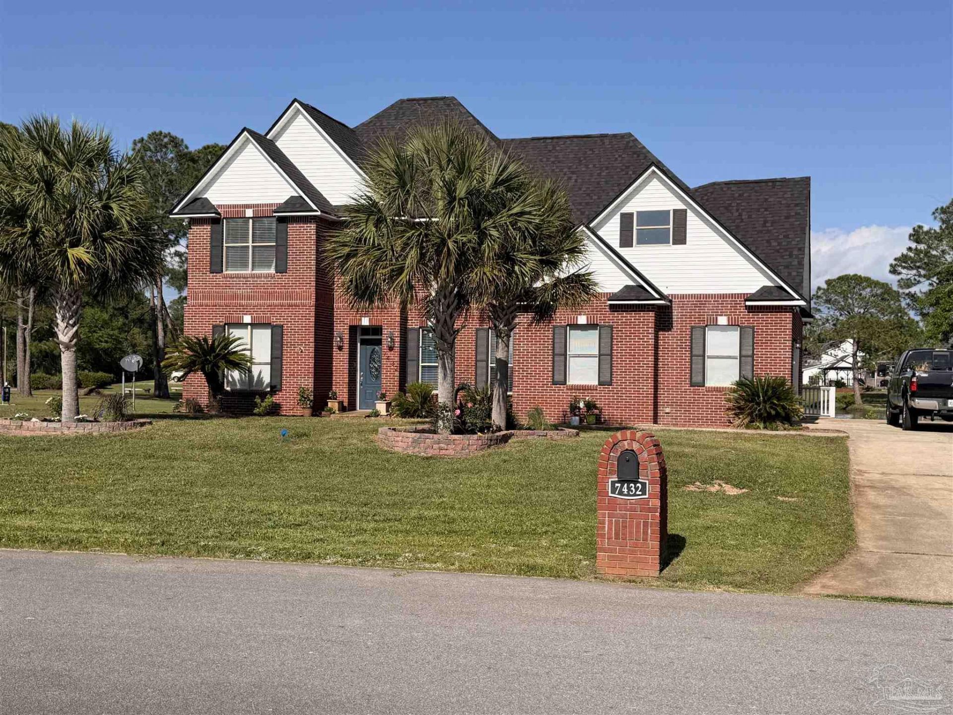 7432 San Ramon Dr, Milton, FL 32583 Main Photo