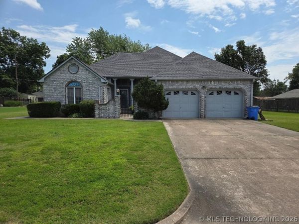 112 Circle Drive , Checotah, OK 74426