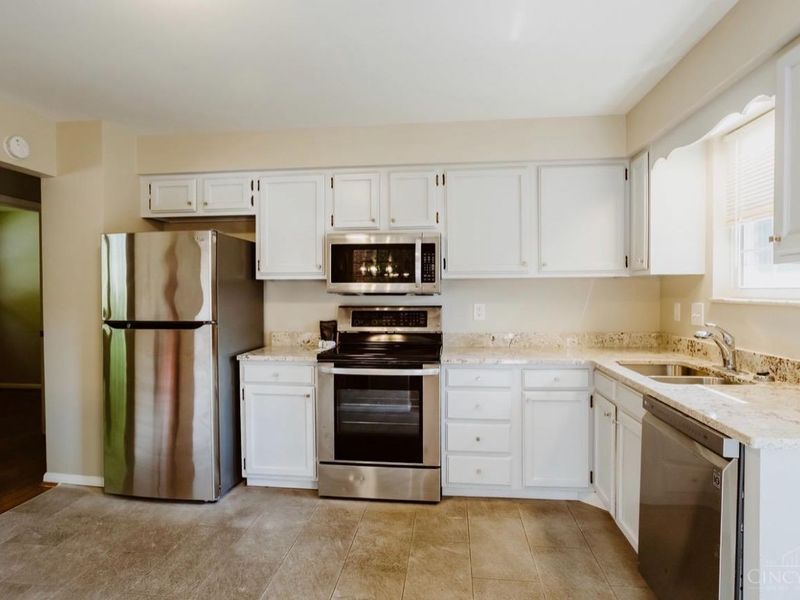 673 Karnak Court, Delhi Twp, OH 45233 Photo 6