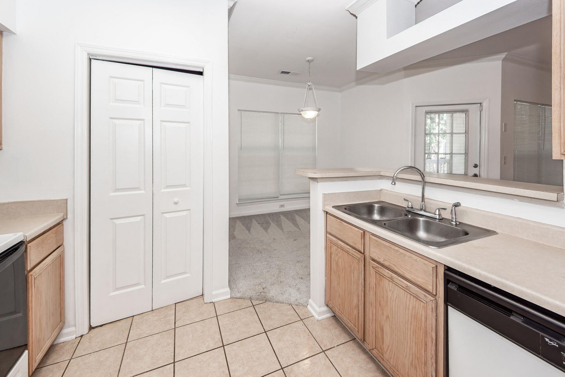 700 Daniel Ellis Drive Photo 6