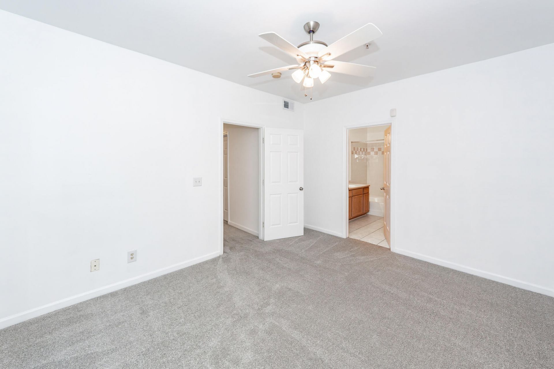 700 Daniel Ellis Drive Photo 8