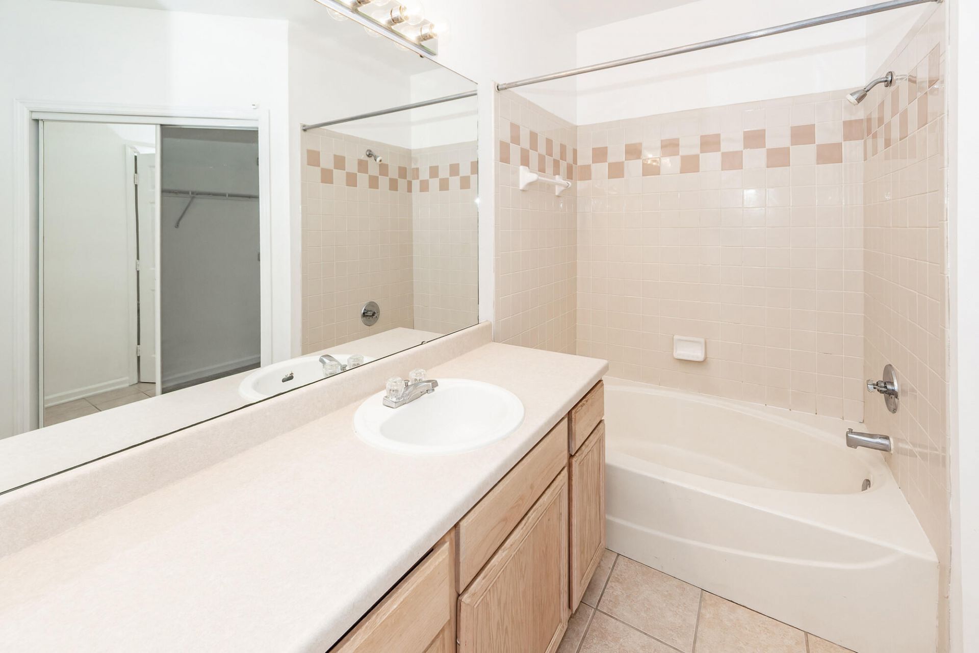 700 Daniel Ellis Drive Photo 9