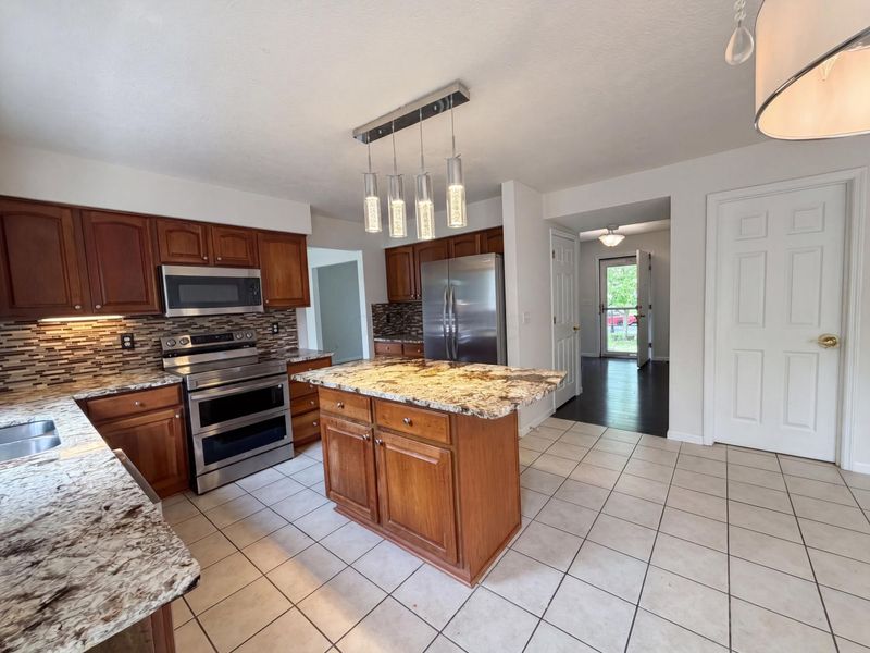 7966 Lazelle Woods Drive , Westerville, OH 43081 Photo 12