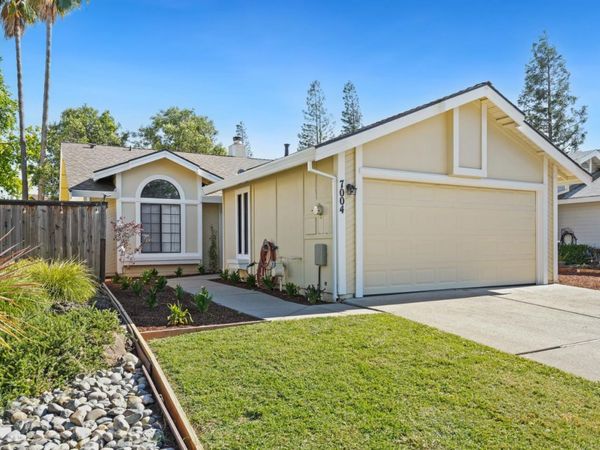 7004 Springmont Dr, Elk Grove, CA 95758