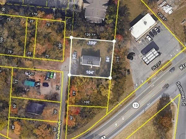 881 Parham Dr , Clarksville, TN 37040